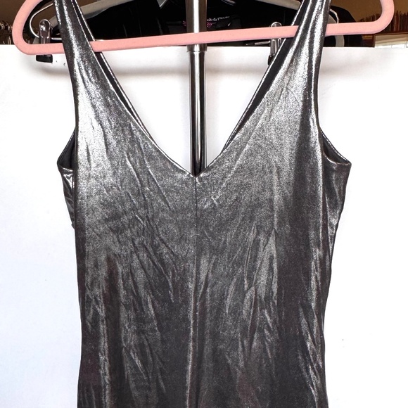 Cache Shimmering Silver V-Neck Top Ruched Elegant Details Built In Bra. Size L - Picture 6 of 6
